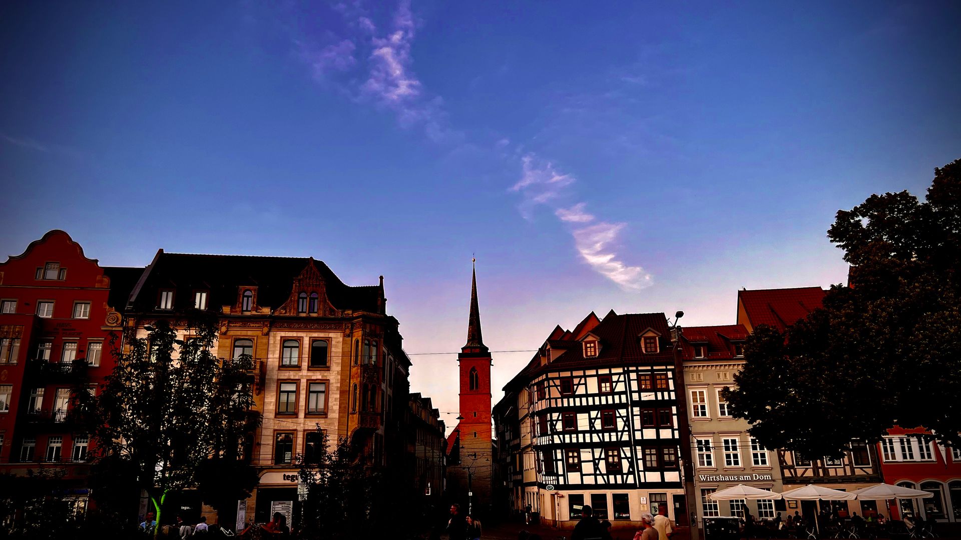 View from Domplatz into Erfurt’s streets.